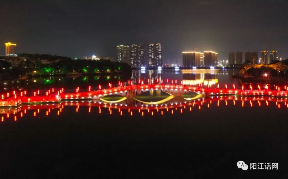 阳江市鸳鸯湖公园夜景惊艳梦幻浓浓年味