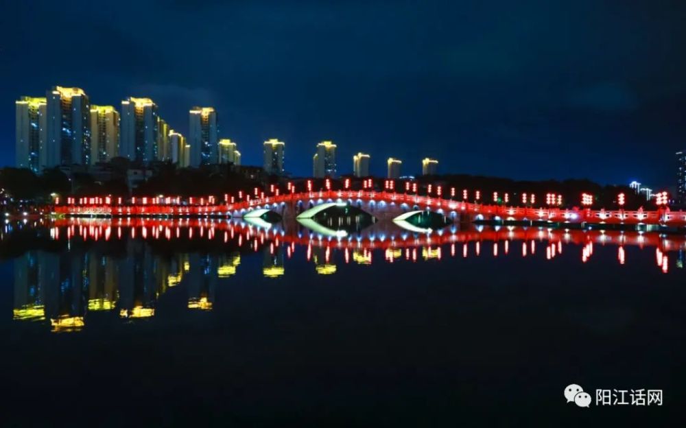 阳江市鸳鸯湖公园夜景惊艳梦幻浓浓年味