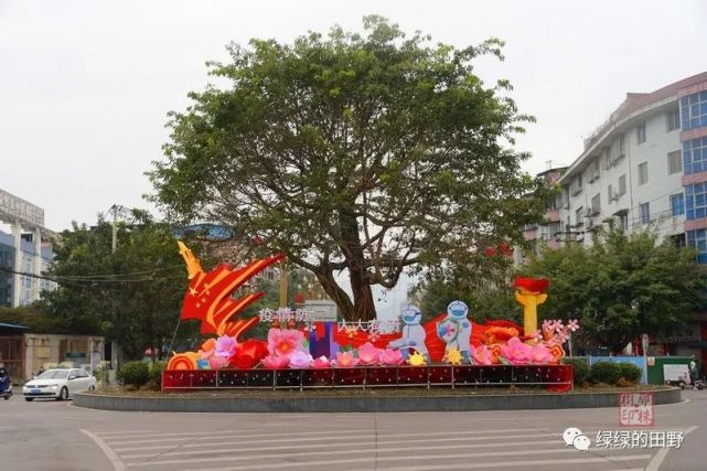 胡长保小学外街口新景观.