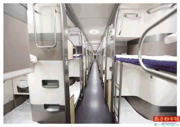 双层纵向卧铺动车深圳首发
