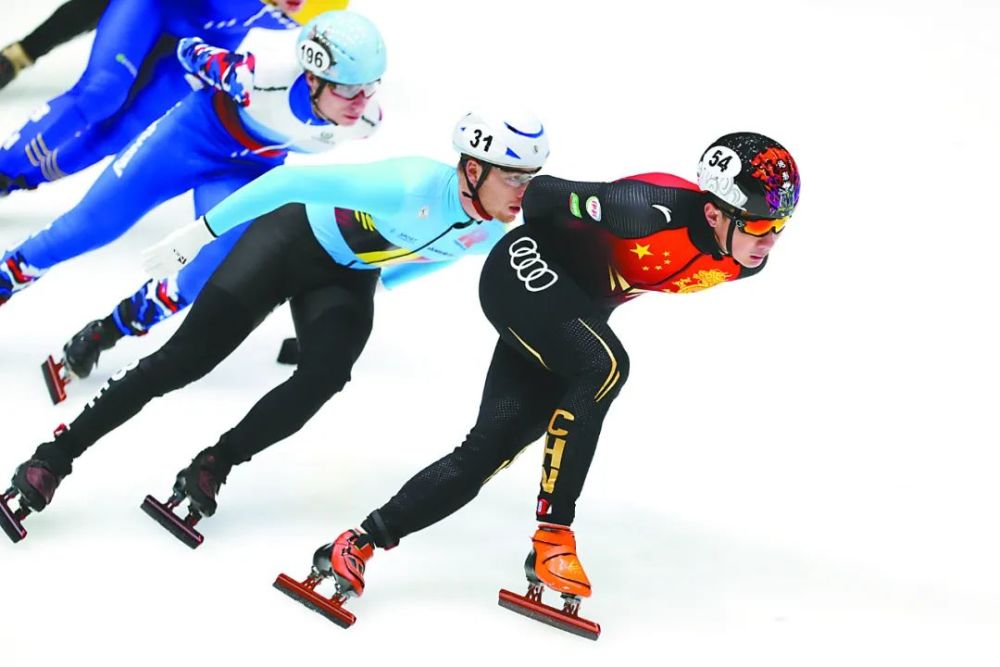 国际滑冰联盟在1975年成立短跑道速度滑冰技术委员会,自1981年起,开始