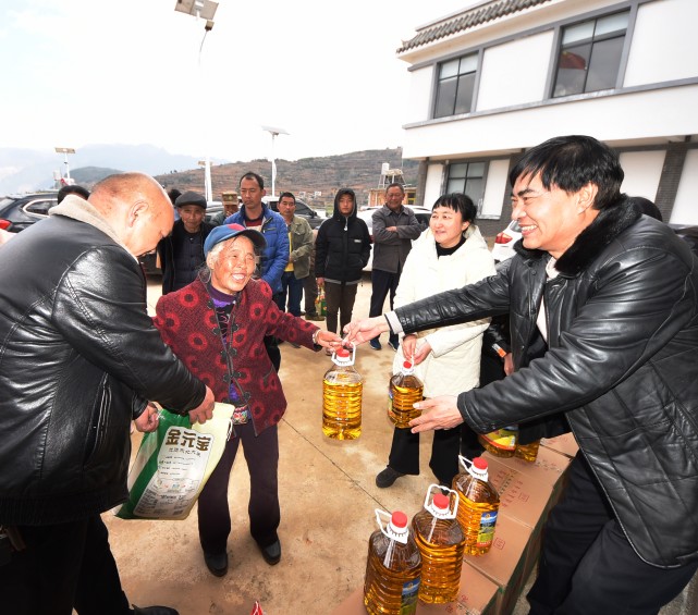 云南省民族商会为禄劝县则黑乡群众送温暖|昆明|云南省民族商会|禄劝
