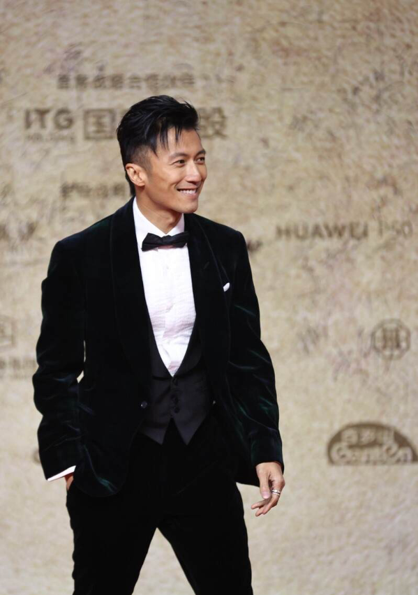 谢霆锋穿西装有星二代的感觉了公子气十足脸型棱角分明好耐看