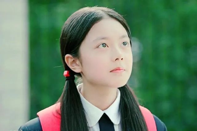 在2016年播出的《小别离》,赵今麦饰演了聪明懂事的"学霸"金琴琴,当时