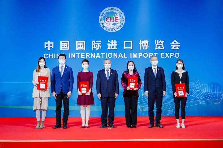 2022年进博会新年交流会暨第五届签约仪式上,不少rcep成员国企业签约