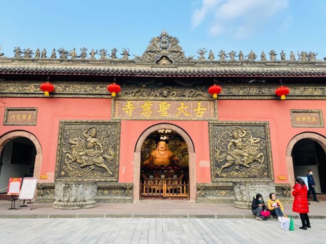 成都最"中心"的千年寺庙,墙外繁华墙内清幽,日本韩国也崇敬