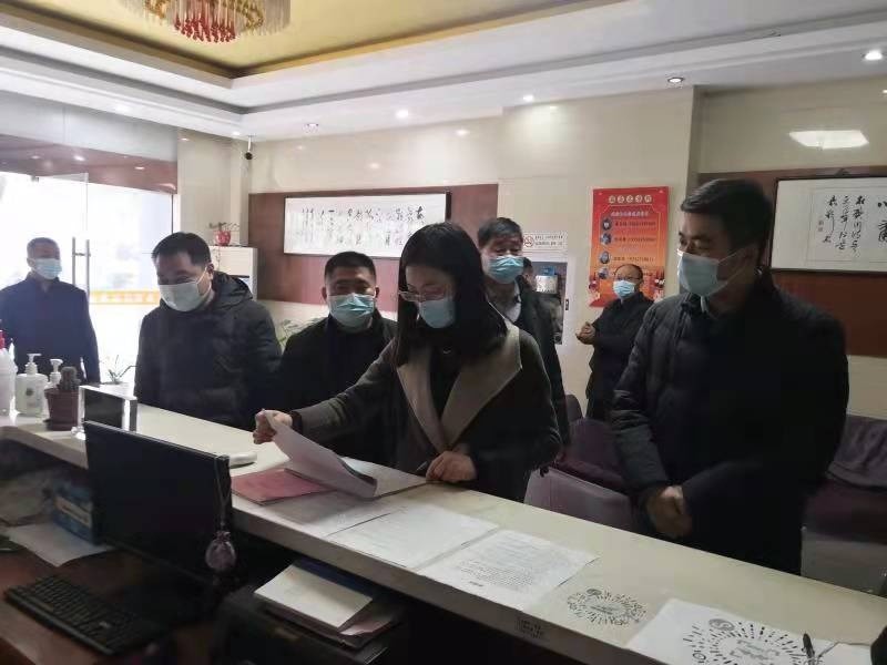 邗江区副区长张玲带队对方巷镇开展安全生产检查