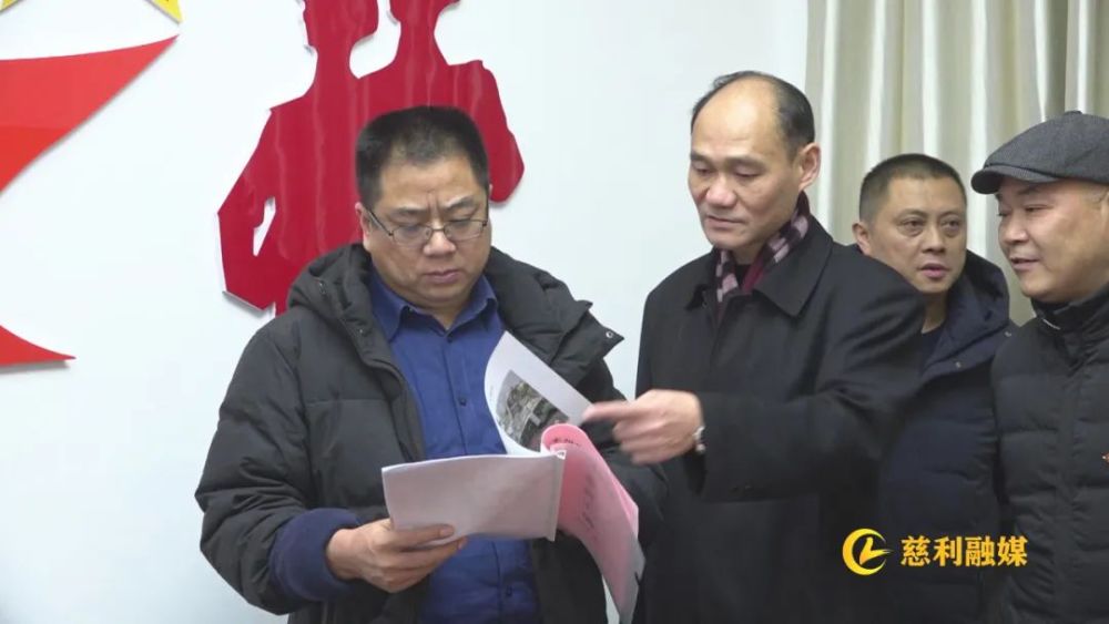 县领导覃业成,徐斌,朱良文参加调研.
