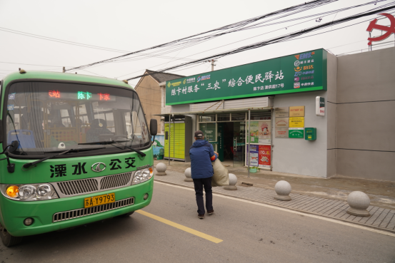 溧水公交承载年味与乡情迎新春主题车厢交邮融合保年货畅通