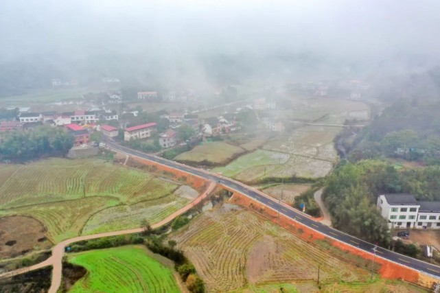 止于衡山县岭坡乡卫生院,与国道240相接,全长2