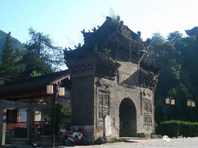 但是张良的儿子张不疑却贪恋官爵,参与到朝廷斗争,最后削爵散财,成为