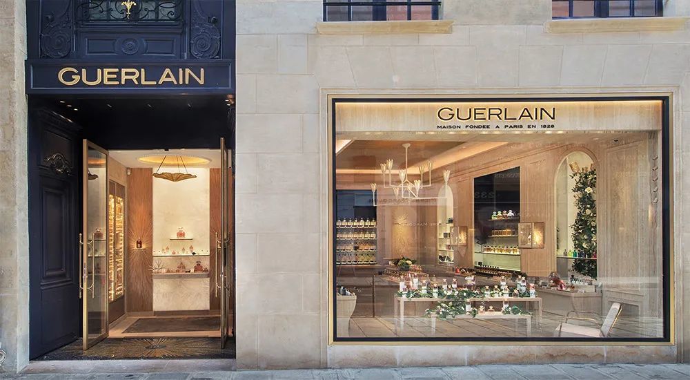 娇兰(guerlain)是法国最古老的香水,化妆品和护肤品牌,由调香师