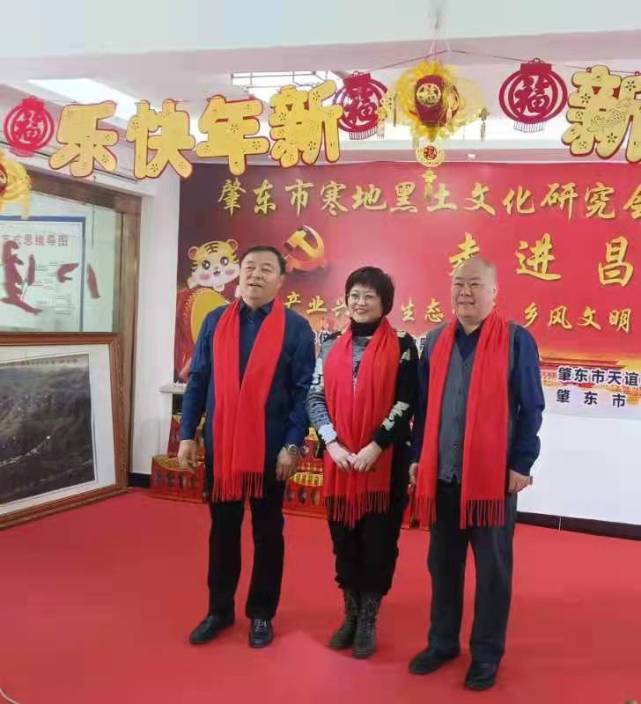 这台名为《走进昌盛》的联欢会由肇东市寒地黑土文化研究会主办,肇东