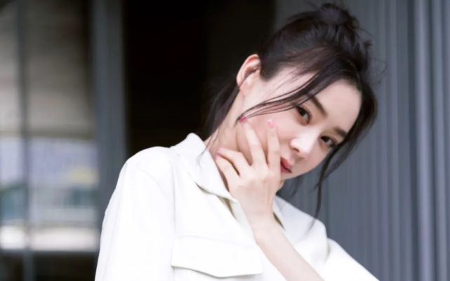 4k美女电脑桌面|袁姗姗工装露腰高清桌面壁纸