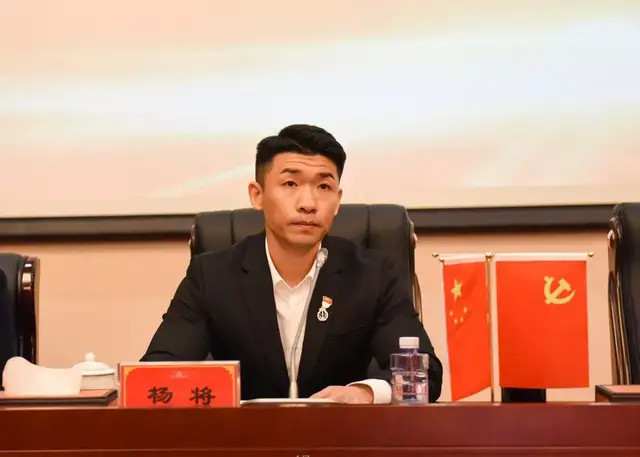 集团总裁姚军战代表巨力集团和刘伶醉股东对刘伶醉的下一步发展,提出