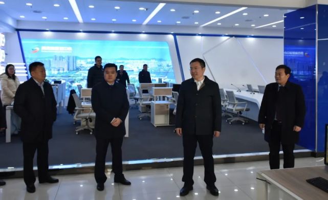 徐立峰,万明国走访坚持生产单位,企业和一线人员