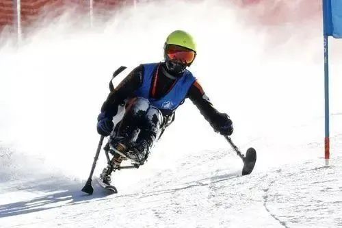 冬残奥科普|奔腾而下,雪地飞翔:残奥高山滑雪