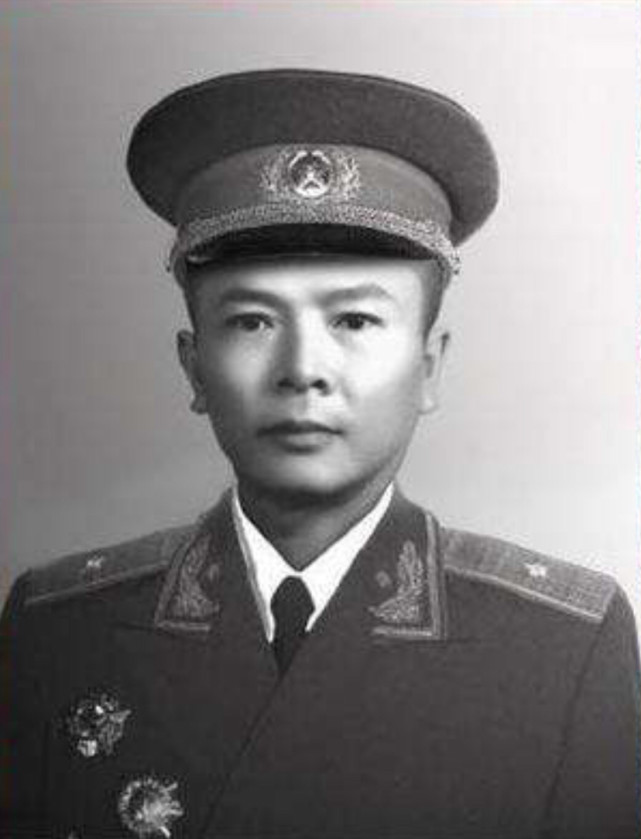 第6师 政委:曾涤(55年少将)张仲瀚(1915年—1980年,河北沧县人.