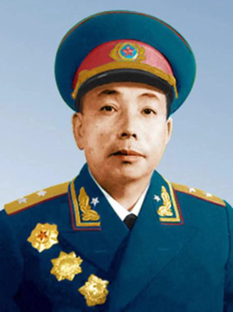 参谋长:张文舟(55年少将)张文舟(1912年—1986年,山西沁县人.