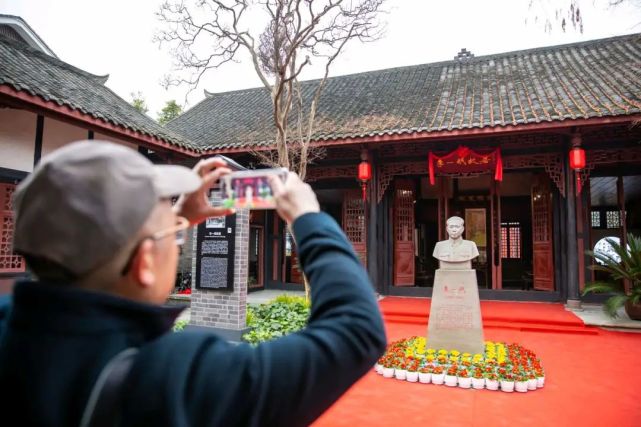 市民参观李一氓故居年关将至丨漫享彭州,伴您同行,恭贺新春!