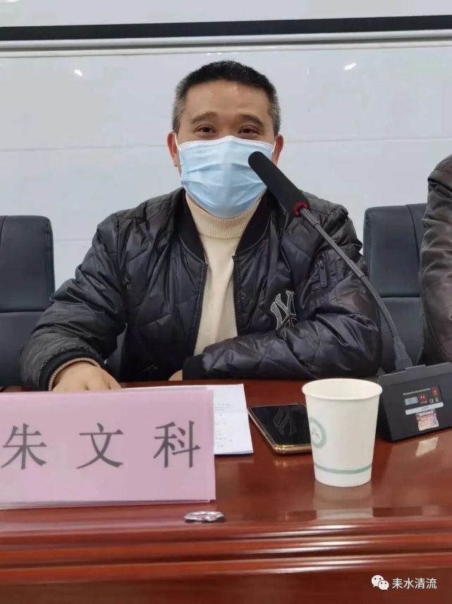 朱文科现场解答提问活动结束后,与会嘉宾,师生代表分别进行了合影留念