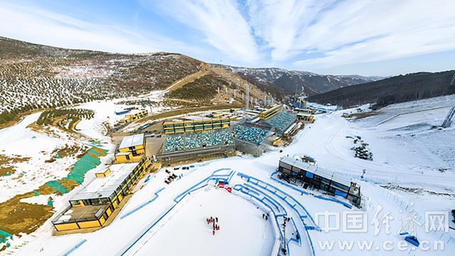 "飞临"探秘冬奥场馆:凌空飞跃于"云顶"雪原|云顶滑雪公园|董家朋|北京