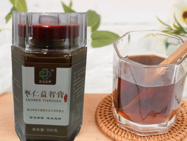 「枣仁益智膏」重用炒酸枣仁,益智仁养血补肝,宁心安神,温肾固精.