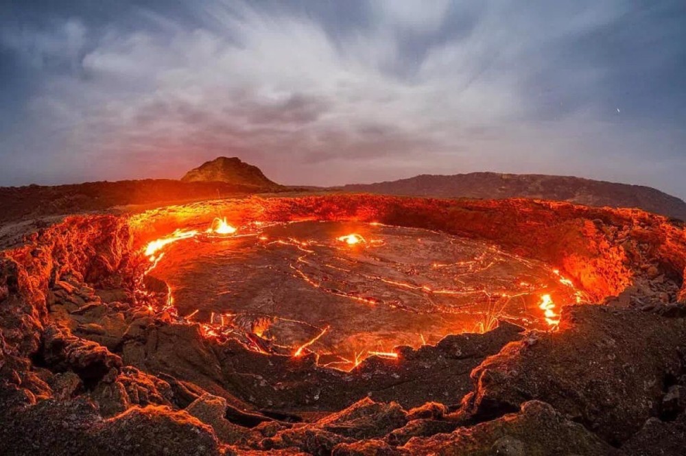 据美国广播公司报道,汤加火山的爆发很可能会持续数周乃至数月,而其所