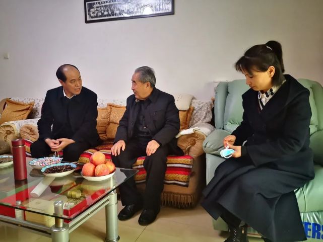 1月27日,市委政法委常务副书记汤立明,四级调研员李艳伟一行前往机关