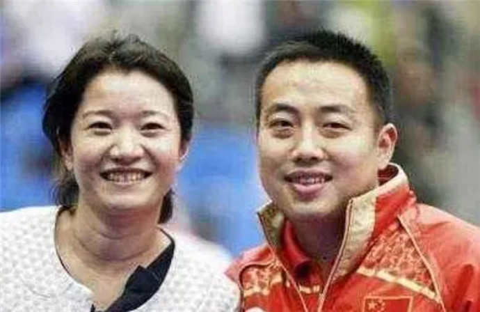 在一个炎热的下午,刘国梁像往常一样在国青队训练