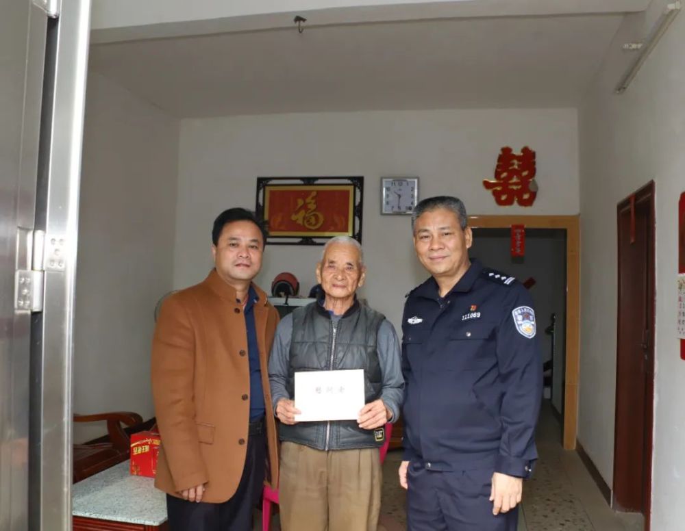 袁作平率队到古竹镇开展2022年走访慰问困难党员活动