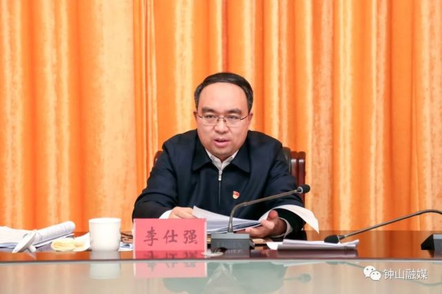 李仕强在总结讲话中说,这次区委常委会专题民主生活会对标中央,省委