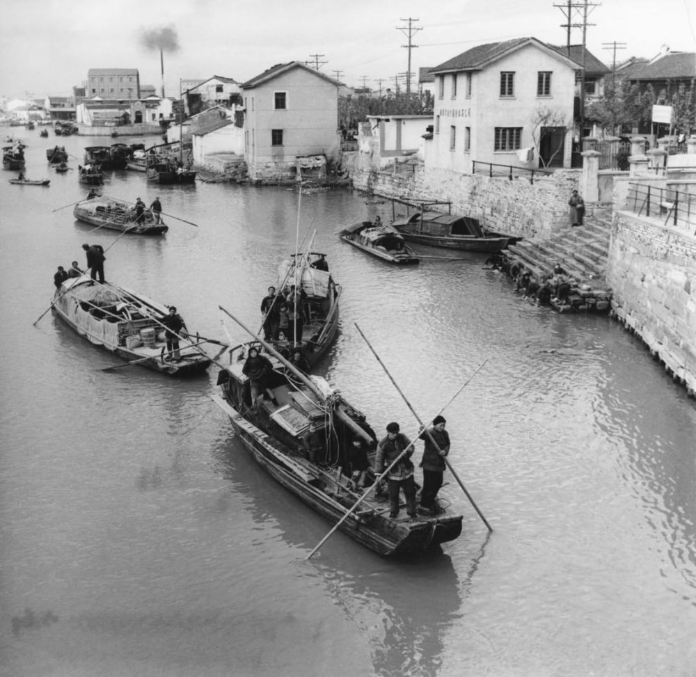 老照片1955年江苏无锡运河上的船只来来往往