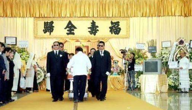 2006年关海山去世4个老婆为何大闹灵堂曾被传是关之琳的父亲