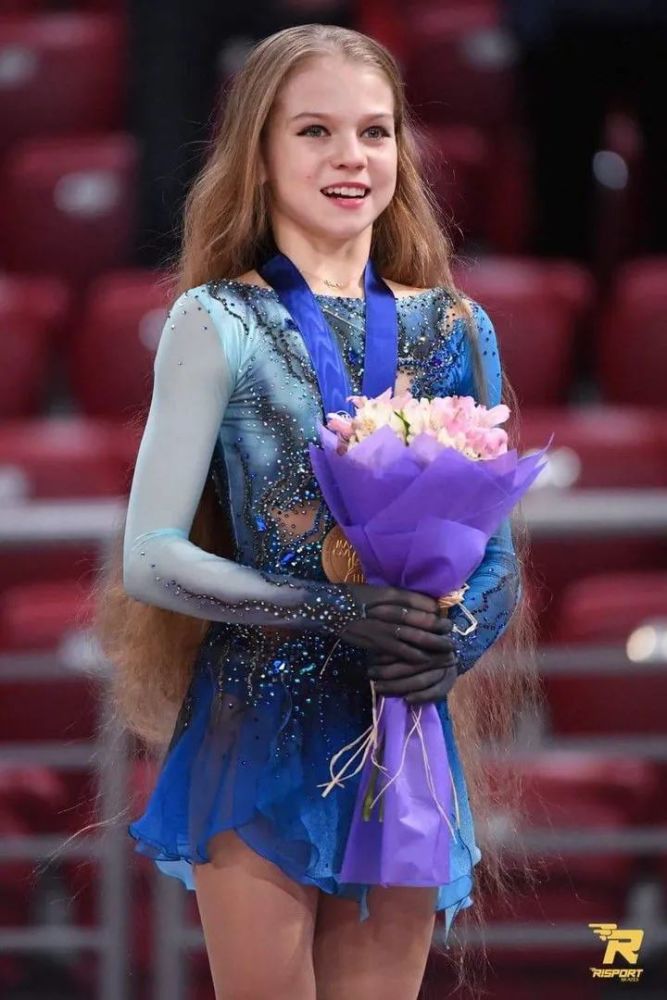 17岁的俄罗斯花滑美少女亚历山德拉·特鲁索娃(alexandra troussova)