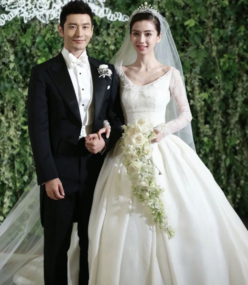 7年前黄晓明与baby的婚礼请来了大半个娱乐圈的人,据说足足摆了72桌