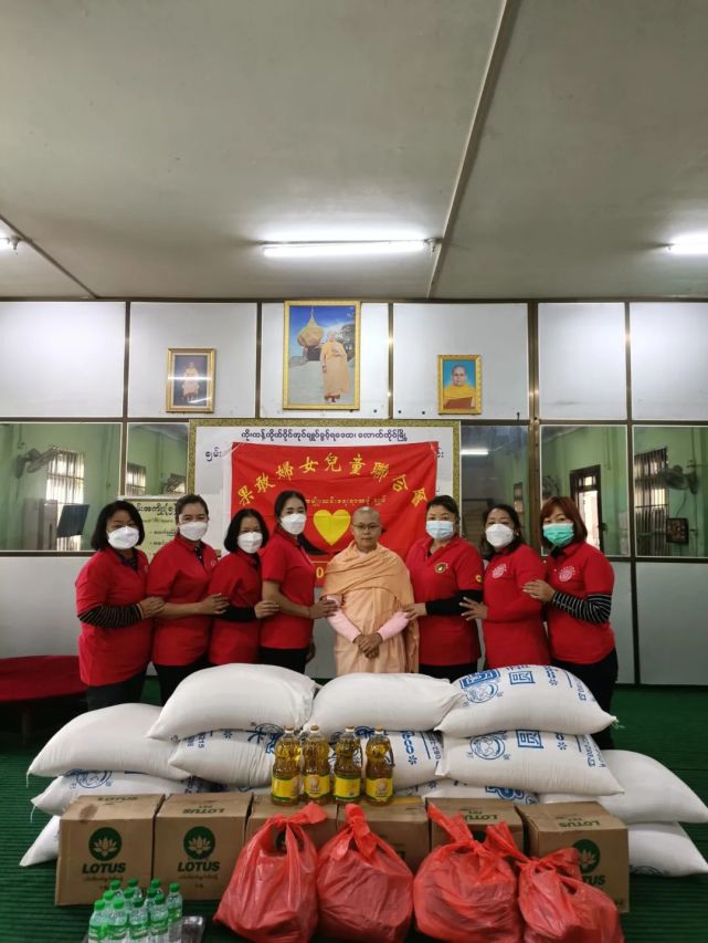 "感谢白应香!""感谢妇女会!"果敢妇女儿童联合会春节