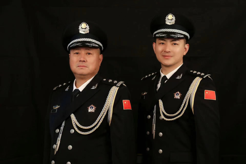 高清美图最爱警礼服你穿起来真好看