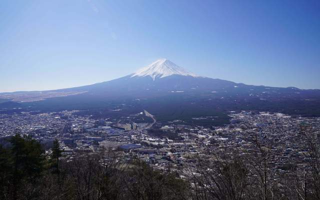 日本樱岛火山强烈喷发火山灰柱高达3400米离富士山越来越近