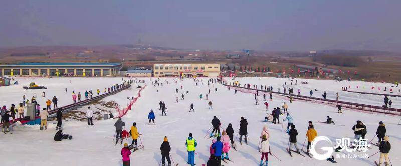 记者从金山,藏马山,翠林云庄等滑雪场了解到,这些滑雪场不仅春节期间