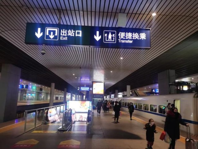 成都东站换乘通道设置在出站层严禁通过进站楼梯反向上候车层或横越