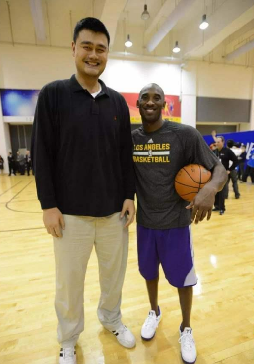 能让奥尼尔显娇小华莱士身材似艾弗森在nba也就姚明做到