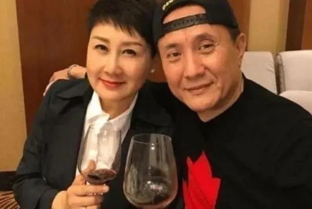 演员张凯丽去深圳拍戏时拍来一个老公和婆婆情如姐妹