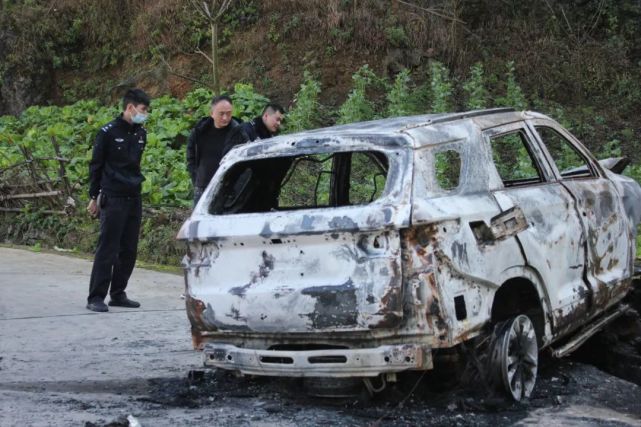 事故发生时间相近自燃可能性较低且经考证后民警发现该车车牌不翼而飞