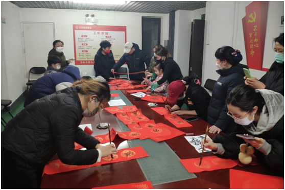 他乡吾家｜送春联、赠福包，北京物业全力保障业主安心过年_腾讯新闻