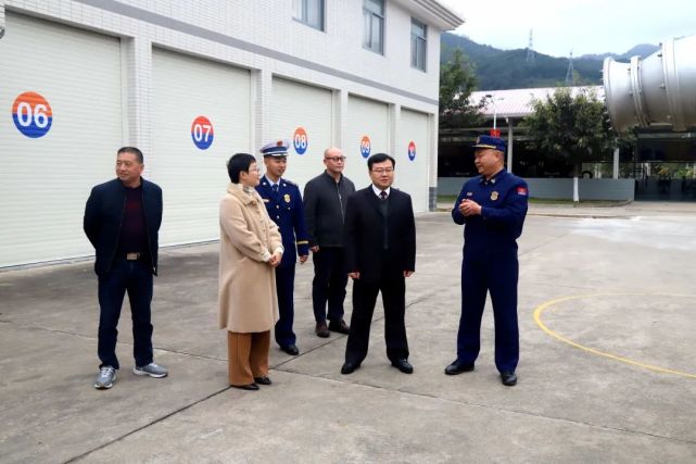 林德文副区长代表新罗区区委,区政府对大队全体消防救援人员表示深切