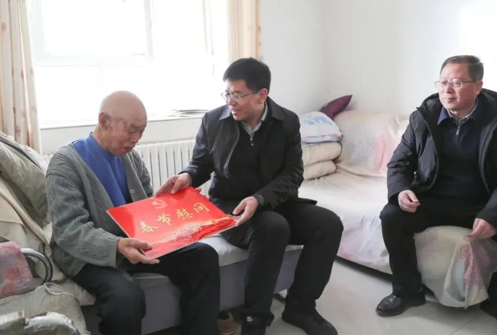 关注丨师市领导春节前夕开展走访慰问活动