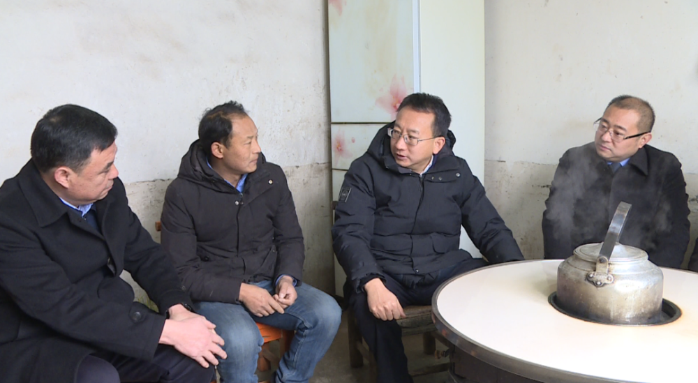 县委书记曹宏伟检查督导春节疫情防控道路安全值班值守等工作