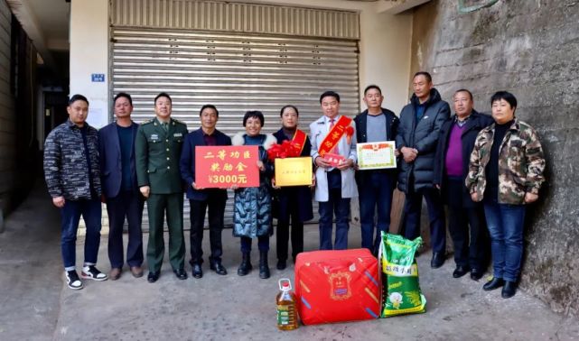 1月30日,县委常委,人武部长杨文珍,县政府副县长沈文清及县退役军人