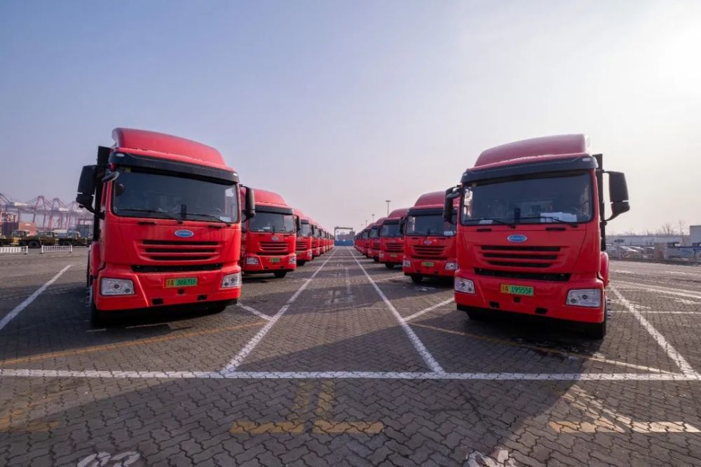全球港口最大规模清洁能源水平运输车队在天津港投入生产运营